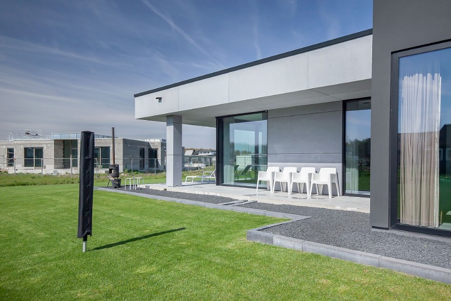BungalowBouwNederland type L54 moderne bungalow met grote garage