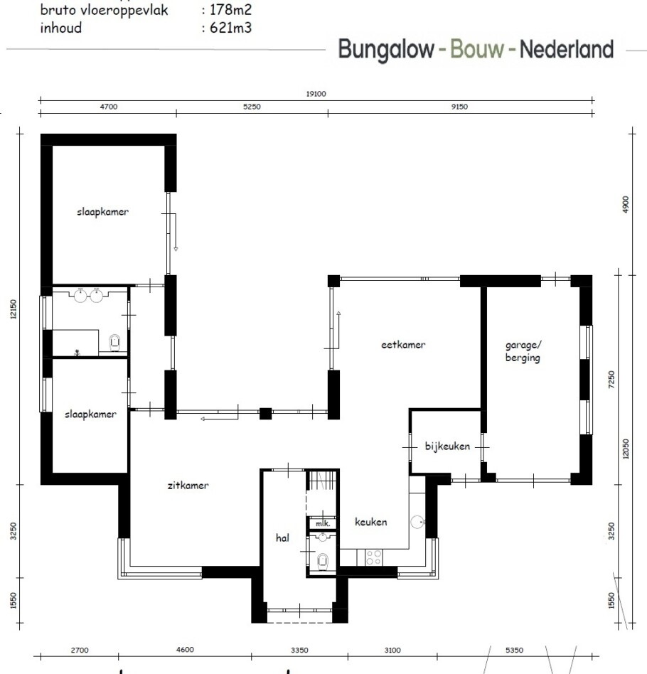 Moderne levensloopbestendige bungalow type A-192 met plat dak van BungalowBouw Nederland, gebouwd met een energiezuinige en circulaire bouwmethode.