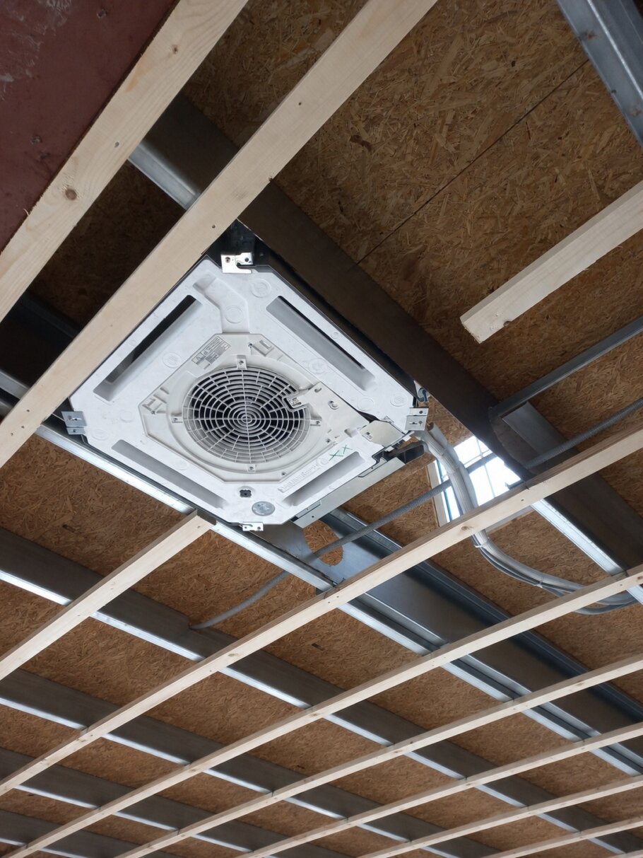 Energiearme staalframewoning met warmtepomp, vloerverwarming en airconditioning