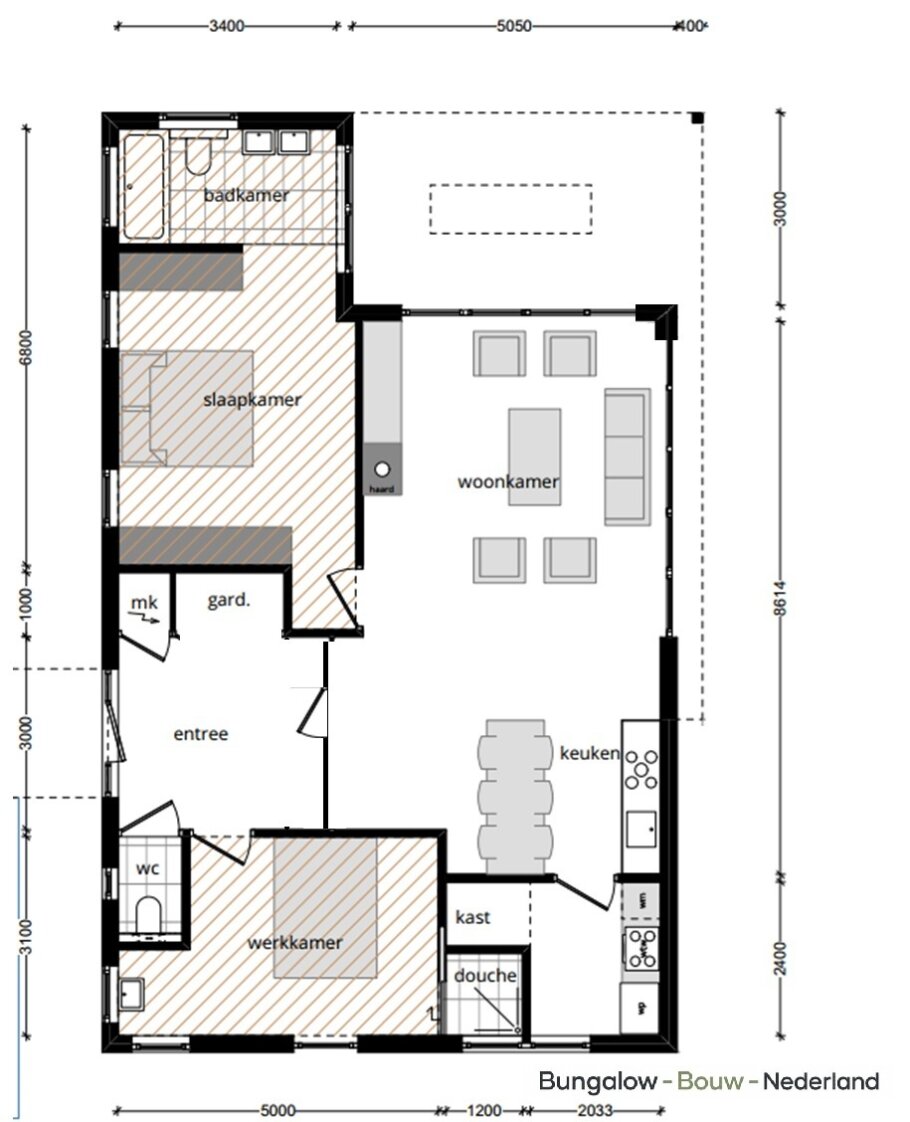 Plattegrond gelijkvloerse bungalow L-145 met mastersuite en overdekt terras